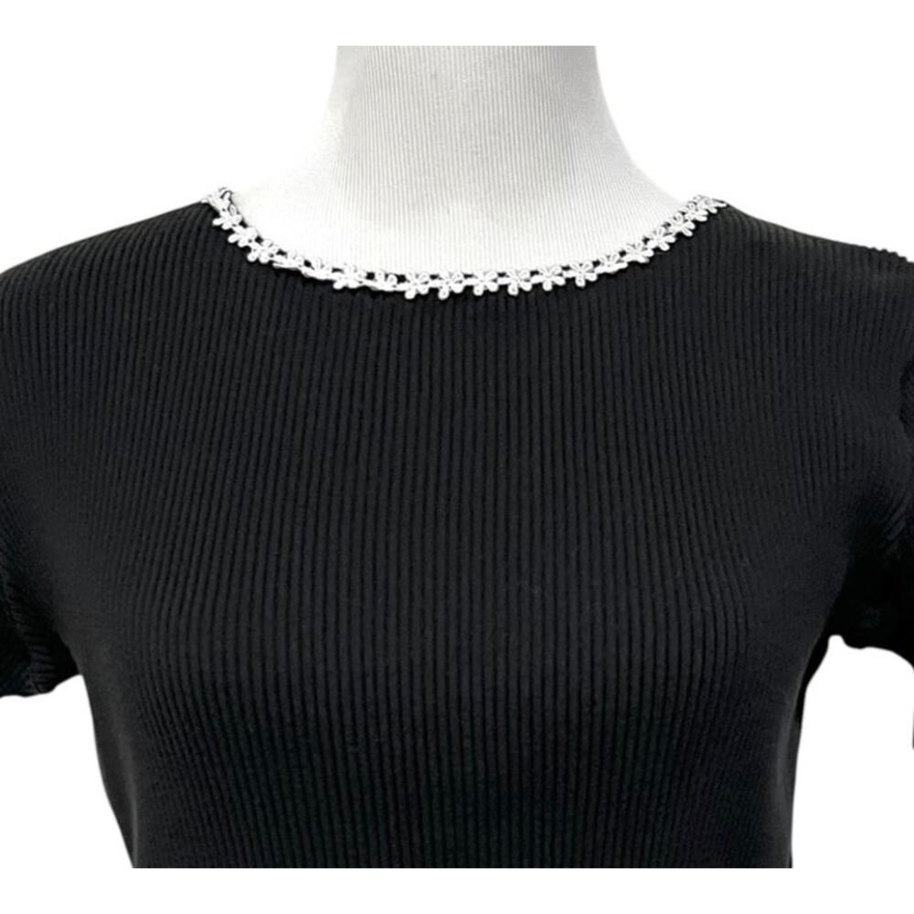 Vintage 90s Womens Top Black 100% Cotton Ribbed Knit w/ Daisies at Neckline Sz M